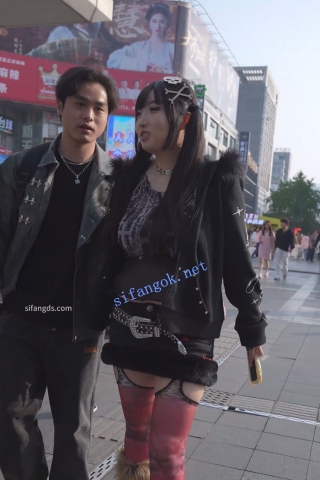 (BC-AA-603)精神小妹冬天超短裙豹纹丝袜..情趣开裆内露屁股缝