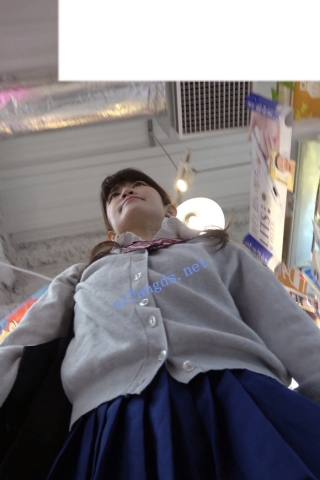 【日产精选】060扶梯抄底jk小姐姐丁字裤两侧露毛连在一起