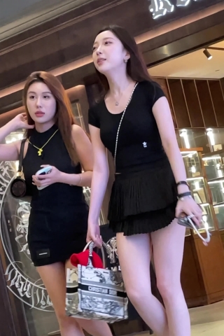 MG007【芒果CD】黑裙靓女雪白的腿与忧郁少女和男友逛街