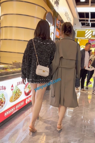 trump1407【KFC】两个骚货逛街·短裙骚窄内一箭双雕·同好也忍不住偷拍