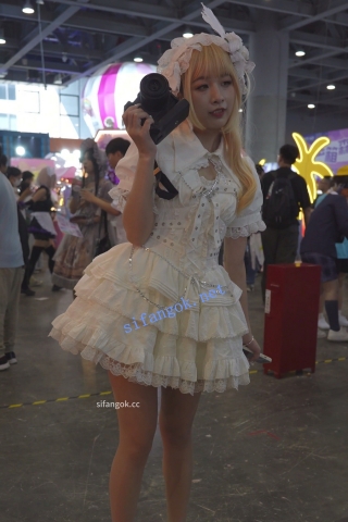 【xxn-341】金发公主裙美女..超薄透明肉丝..蕾丝内夹进屁股缝