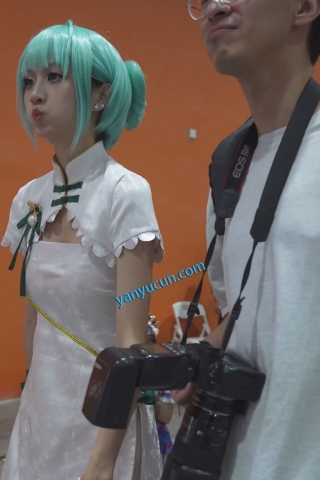 【xxn-350】初音cos小姐姐开衩旗袍露屁股..白丝骚丁多次弯腰