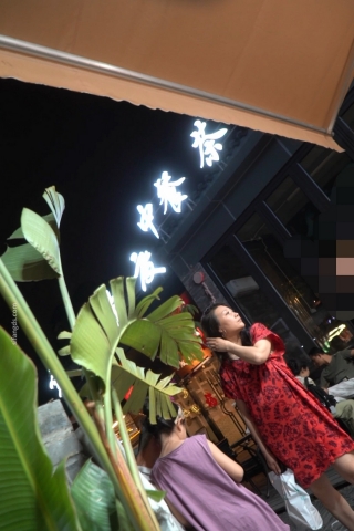 kc1584（空城原创）红裙少妇逛街，干净微透白N包裹肥臀