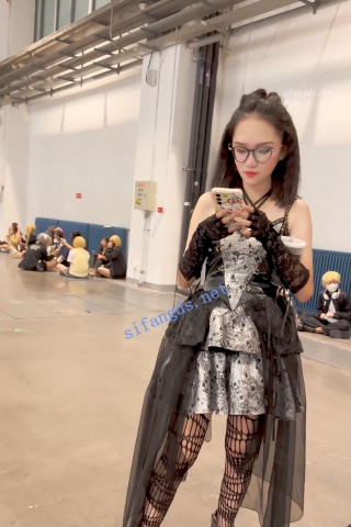 trump1288【KFC】吊带裙眼镜妹和男友逛展·吊带网袜白色可爱内前后CD